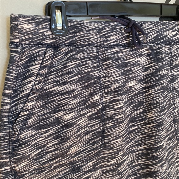 Two Cute Fleecy Joe Fresh Mini Skirts - Size L - Picture 4 of 11